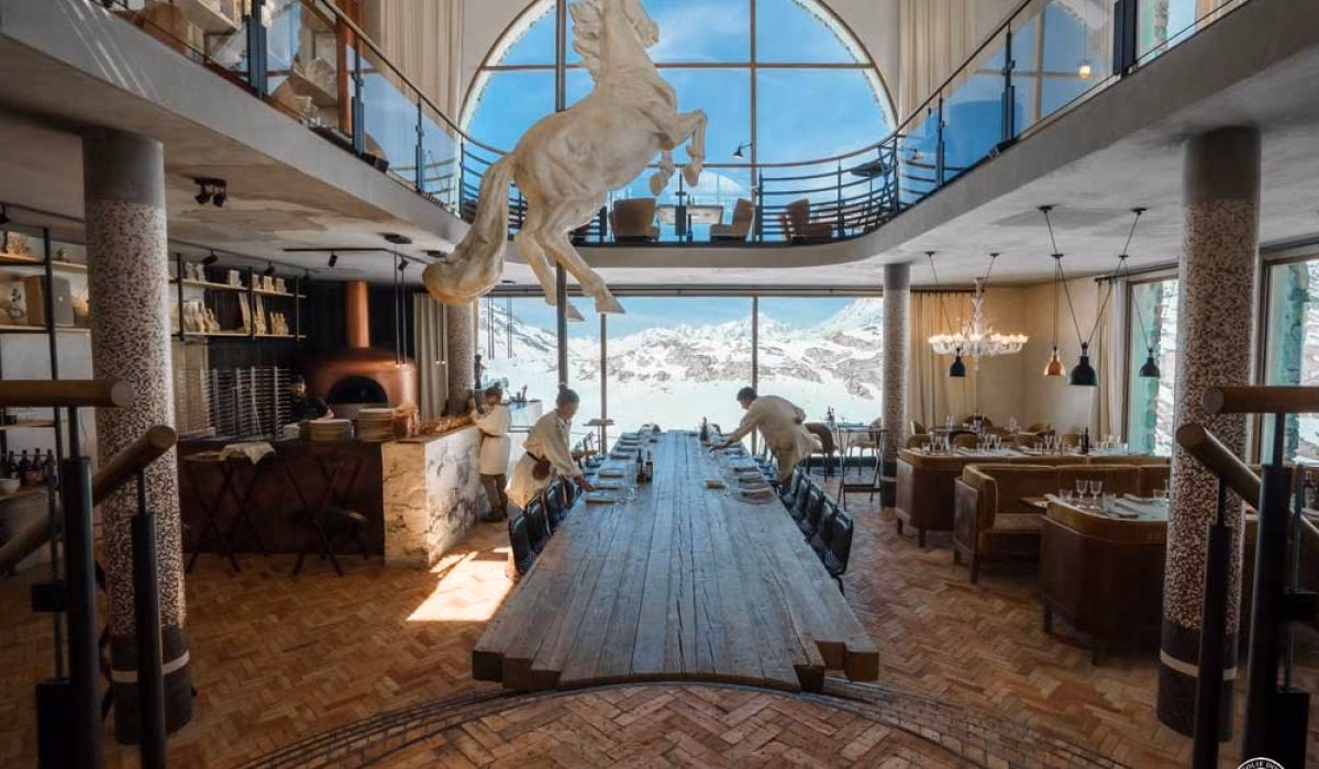 Depuis quand Loca réception exerce-t-elle des produits tendances ?