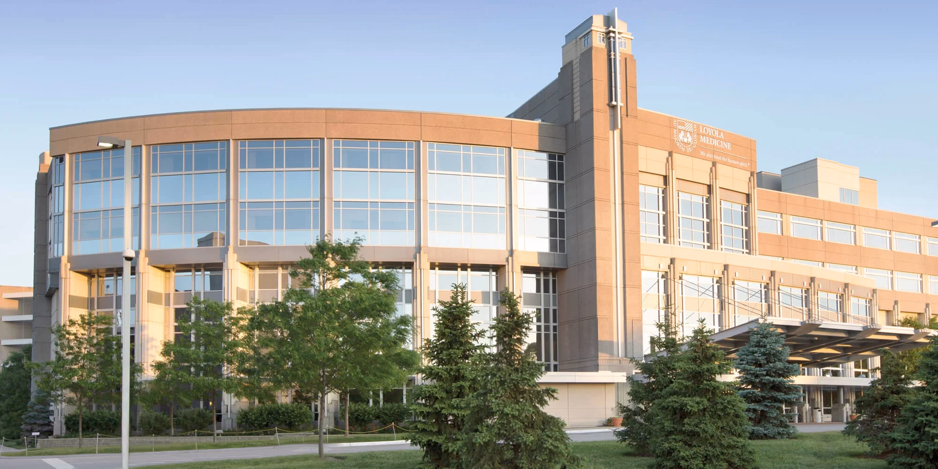 Does Loyola University Medical Center offer emergency care?