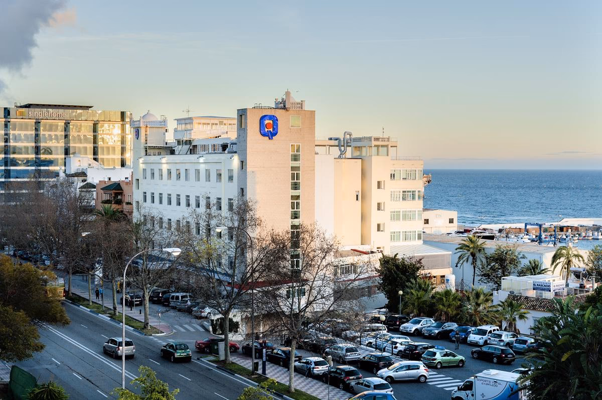 What makes Quirónsalud Marbella hospital unique?