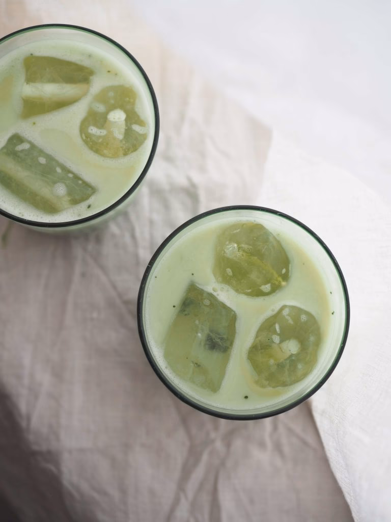 How do you make iced matcha green tea?