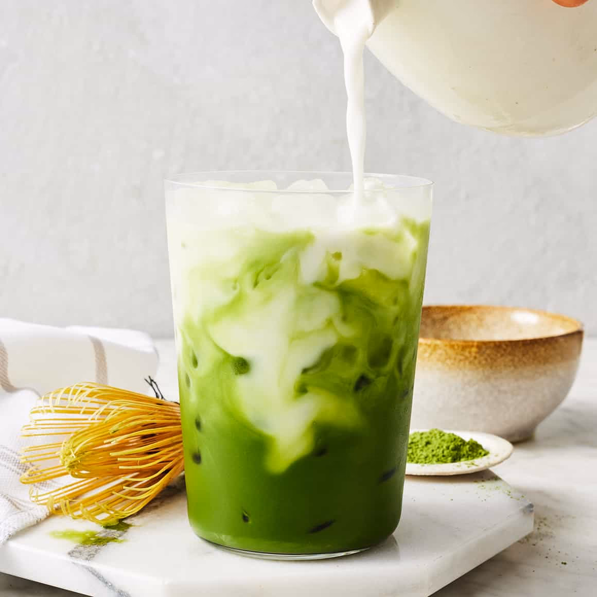 How do you make iced matcha green tea?