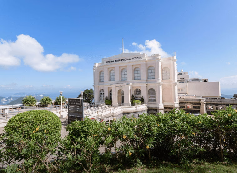 Which hospitals offer private rooms in Hong Kong?