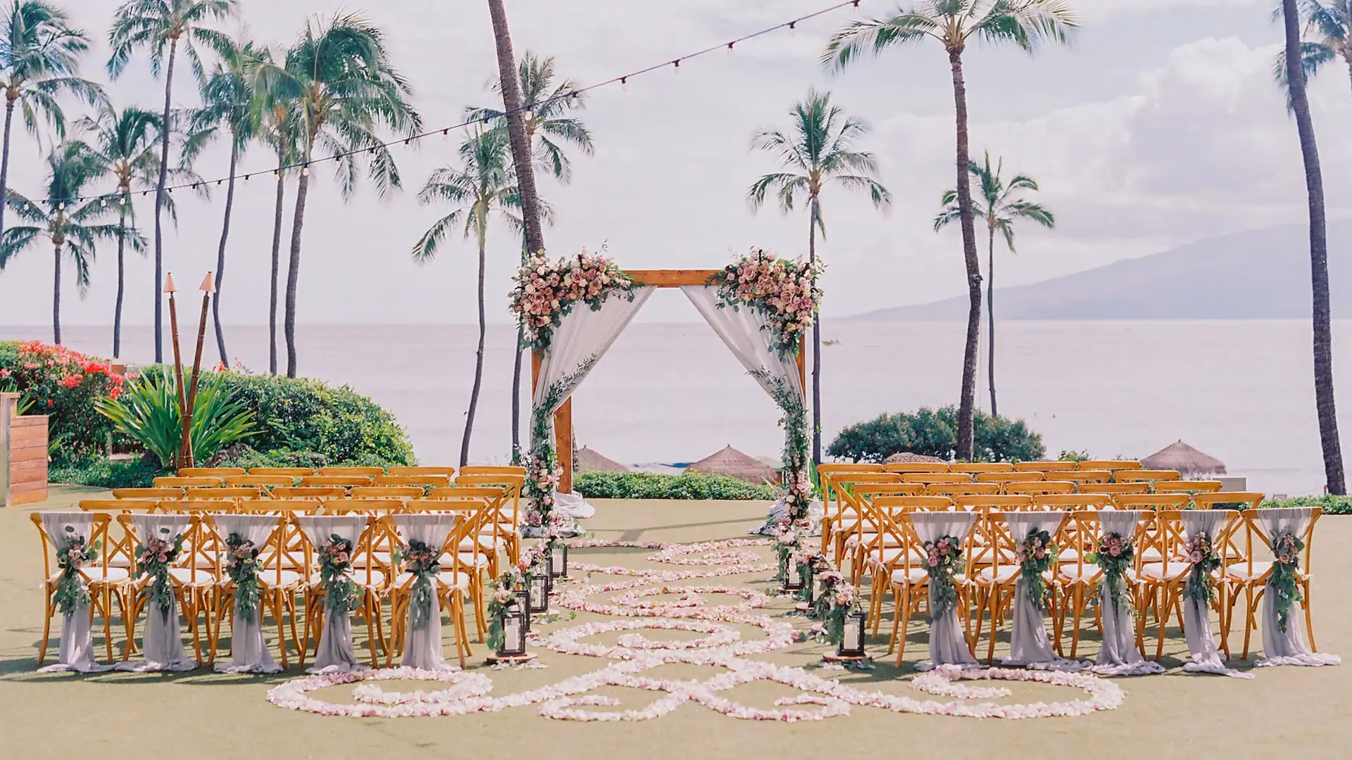 Why is Maui a popular destination wedding location?