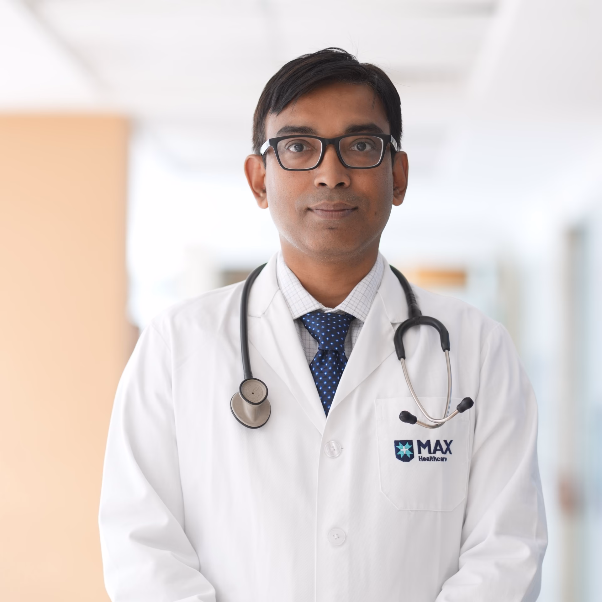 How many doctors at max super specialty hospital in Patparganj?