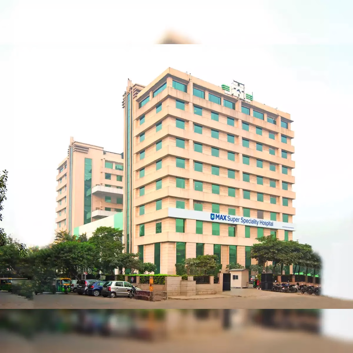 What is max super speciality hospital Patparganj?