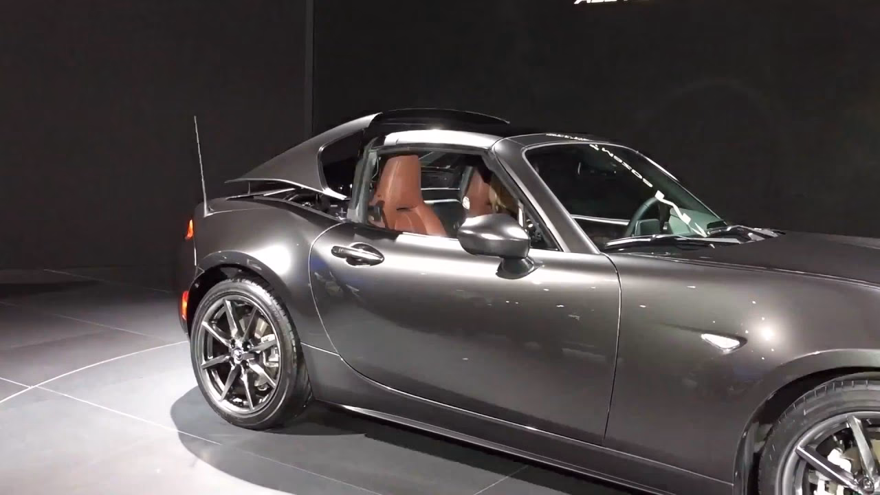 What kind of roof does a Mazda MX5 have?