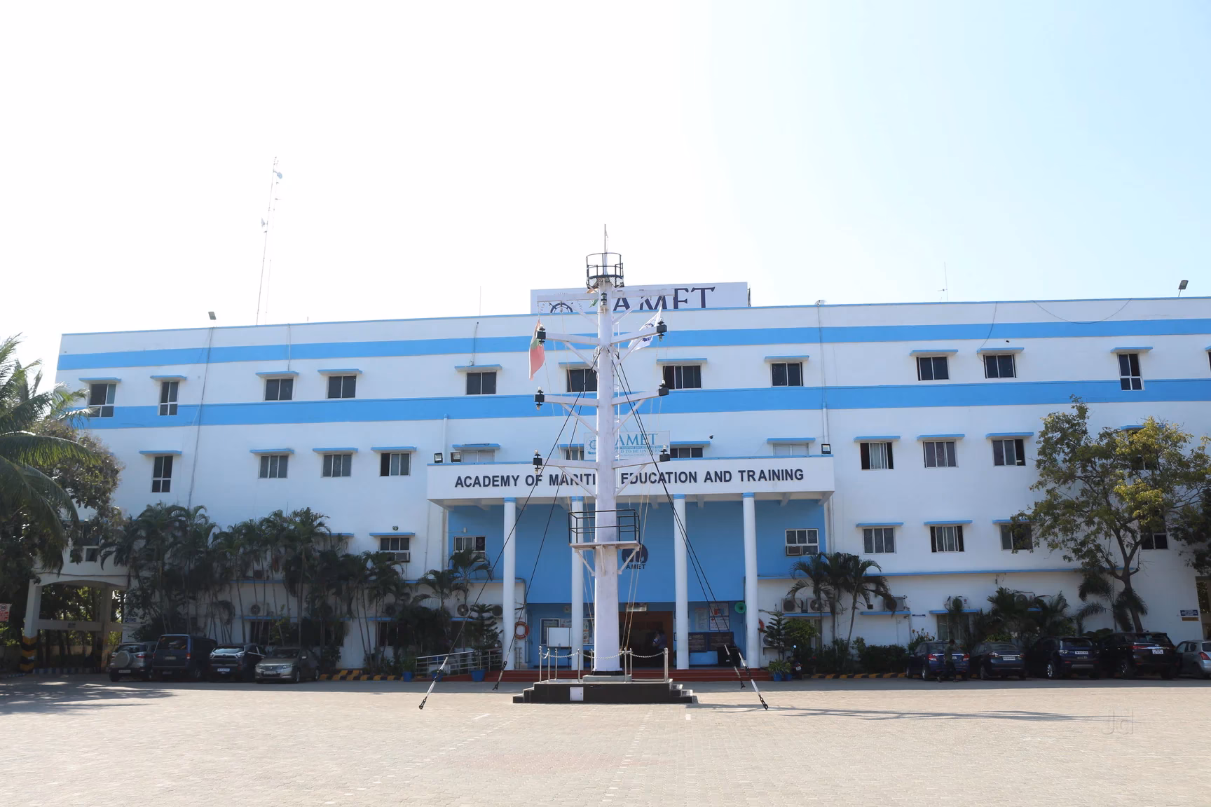 How much does MBA hospital management cost in India?