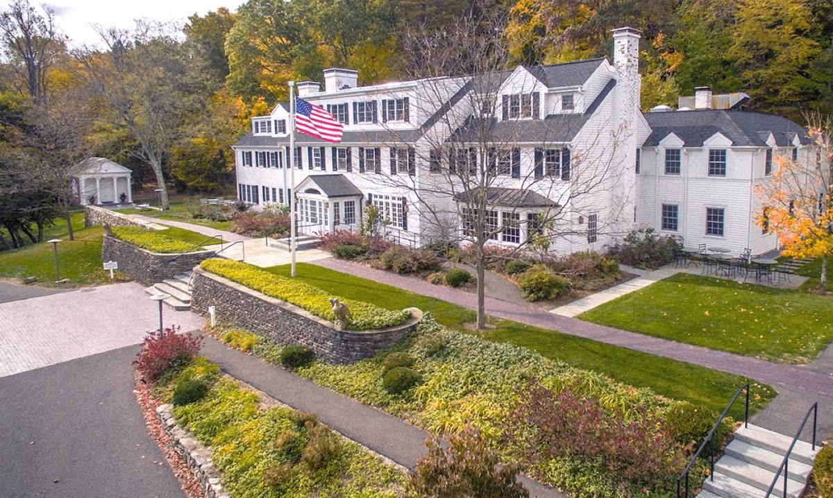 Is Silver Hill a psychiatric hospital?