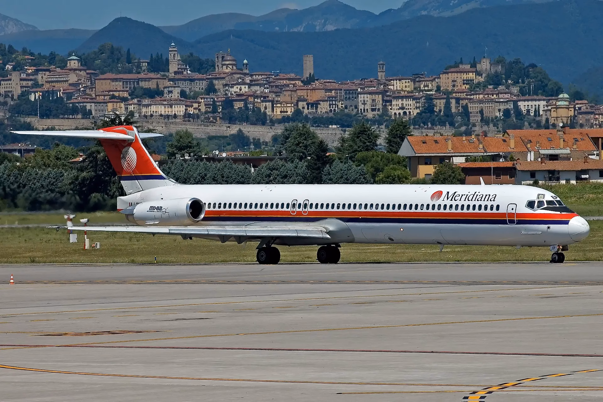 What is the difference between MD 80 and MD 83?