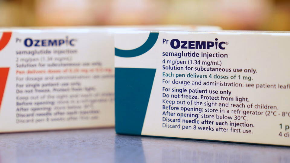 Hvordan behandles Colitis ulcerosa med distal lokalisation?