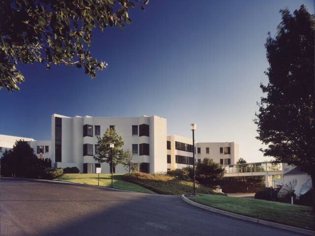 How many physicians are at Legacy Meridian Park Medical Center?