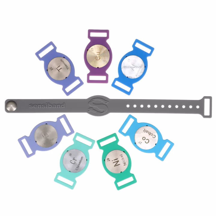 Does metal allergy cause skin reactions?