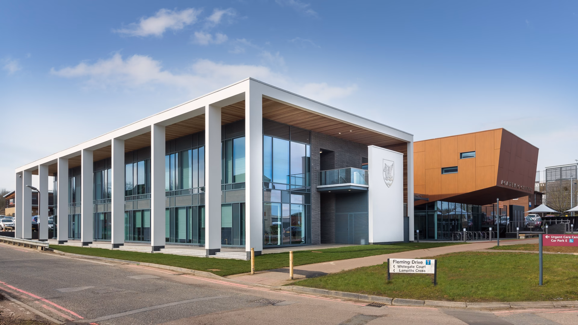 Does Milton Keynes University Hospital have an emergency department?