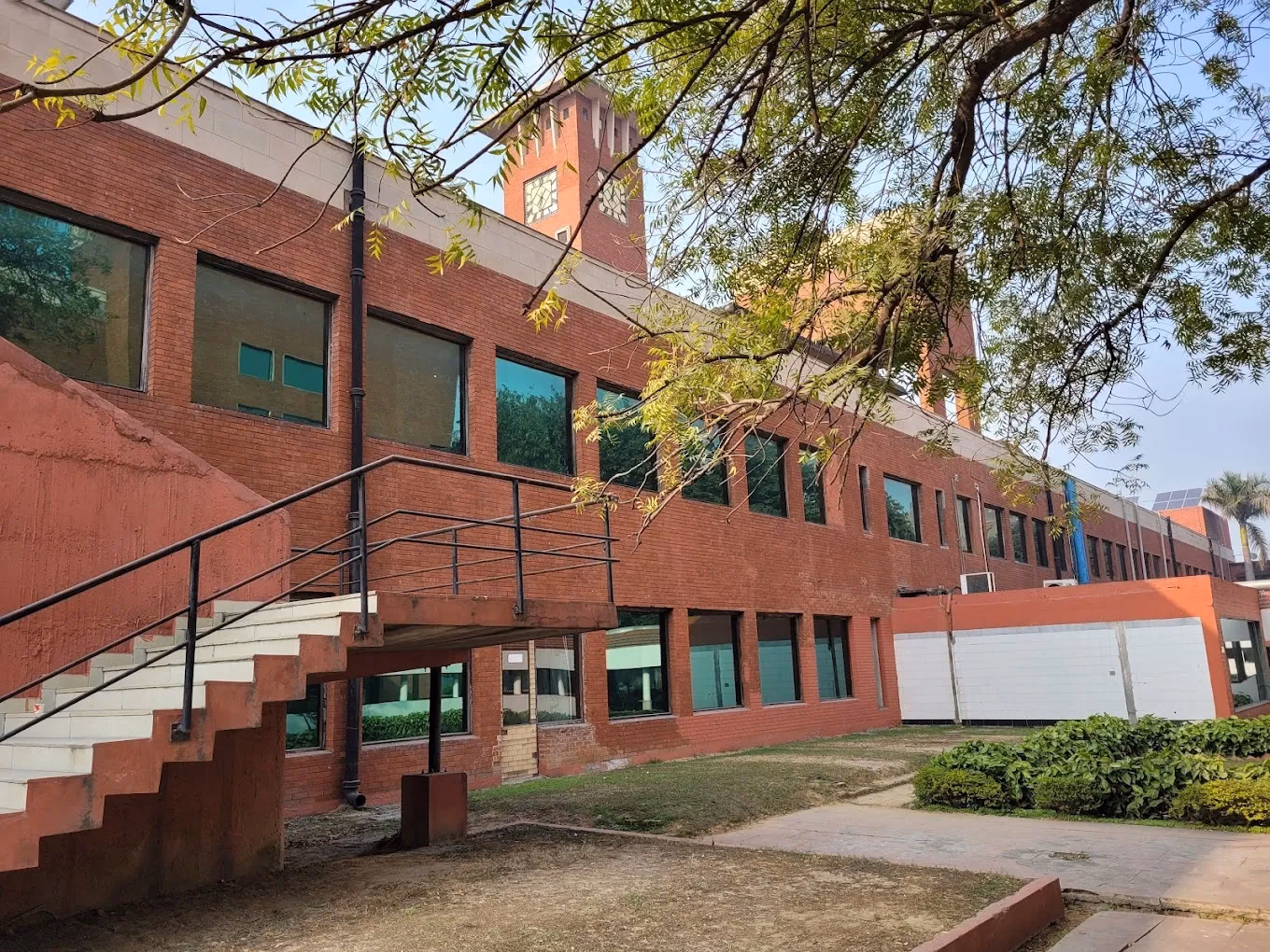 Is Moolchand a good nephrology centre?