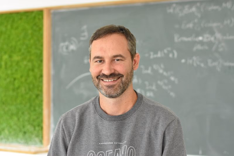 What algebras are presented in Göteborg in 2024?