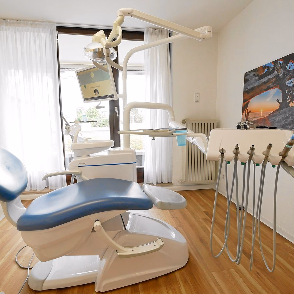 Where can I get dental implants in Bonn-Beuel?