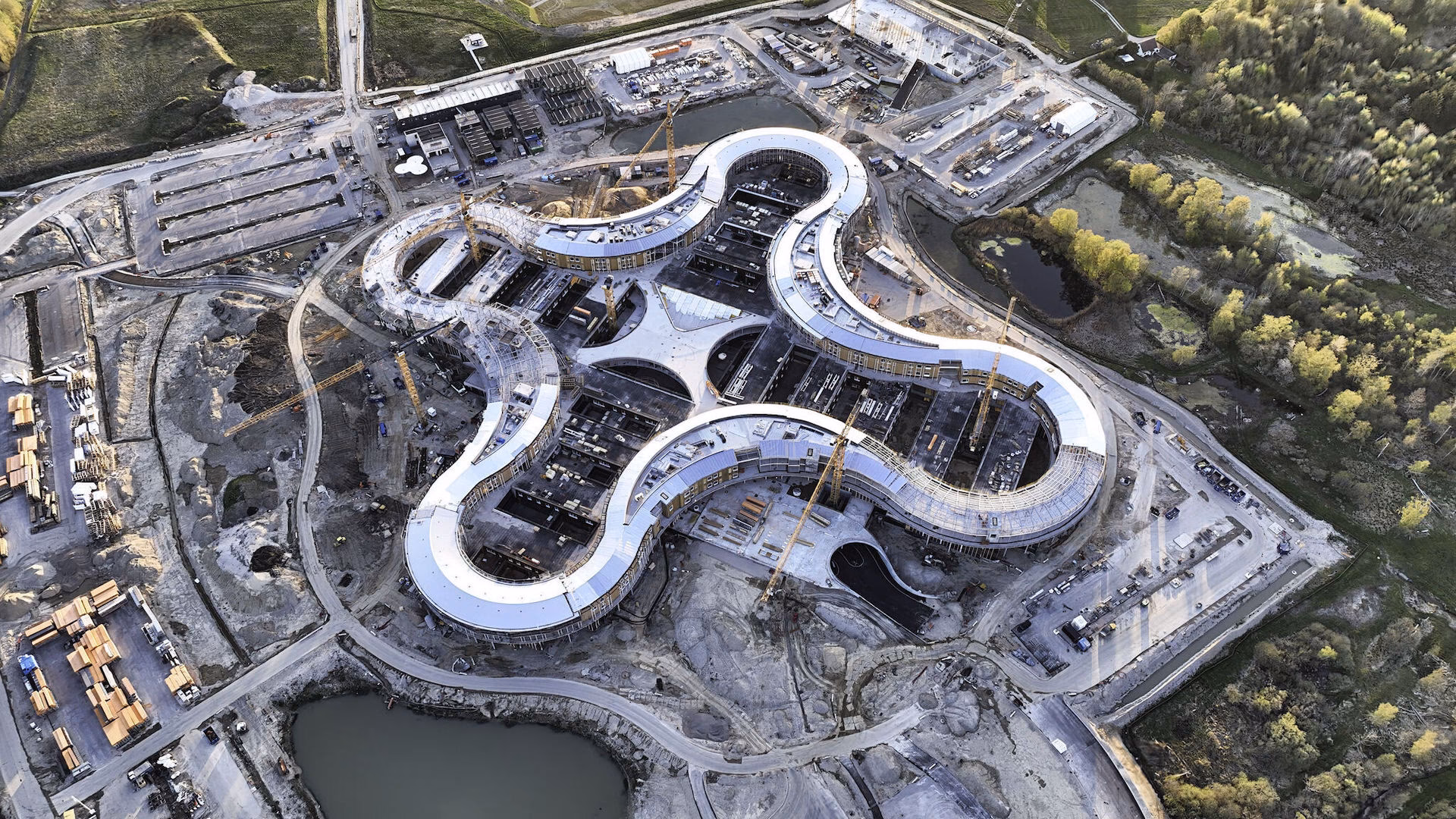 How do I contact the emergency department in North Jutland?