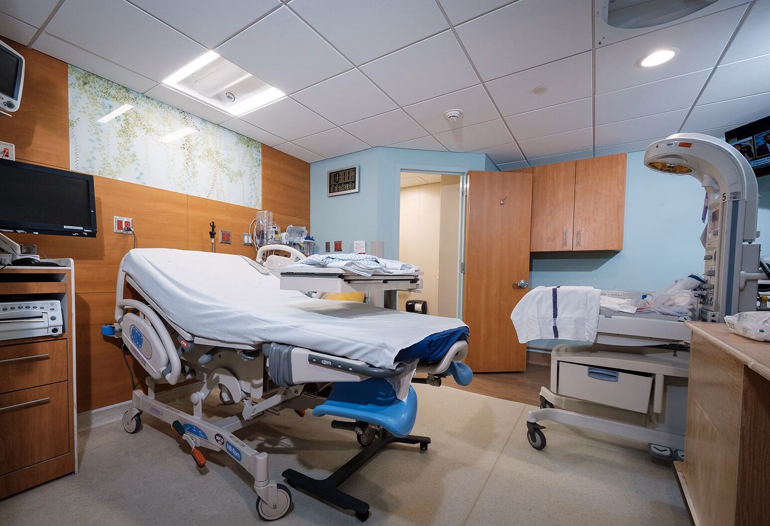 Does Royal North Shore Hospital have a birth centre?