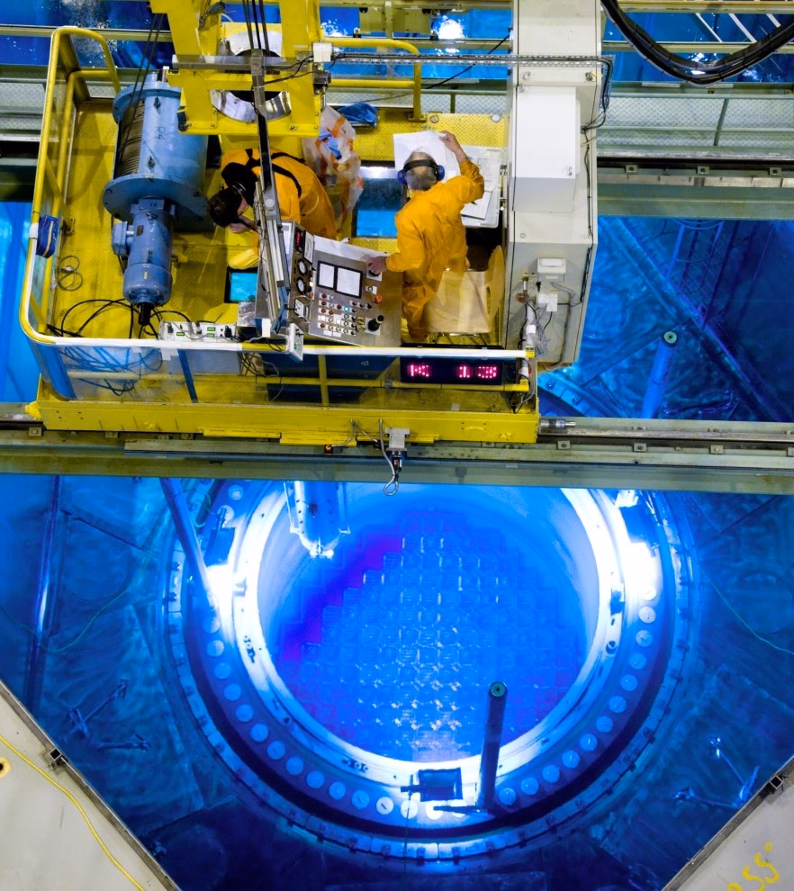 How does a nuclear reactor work?