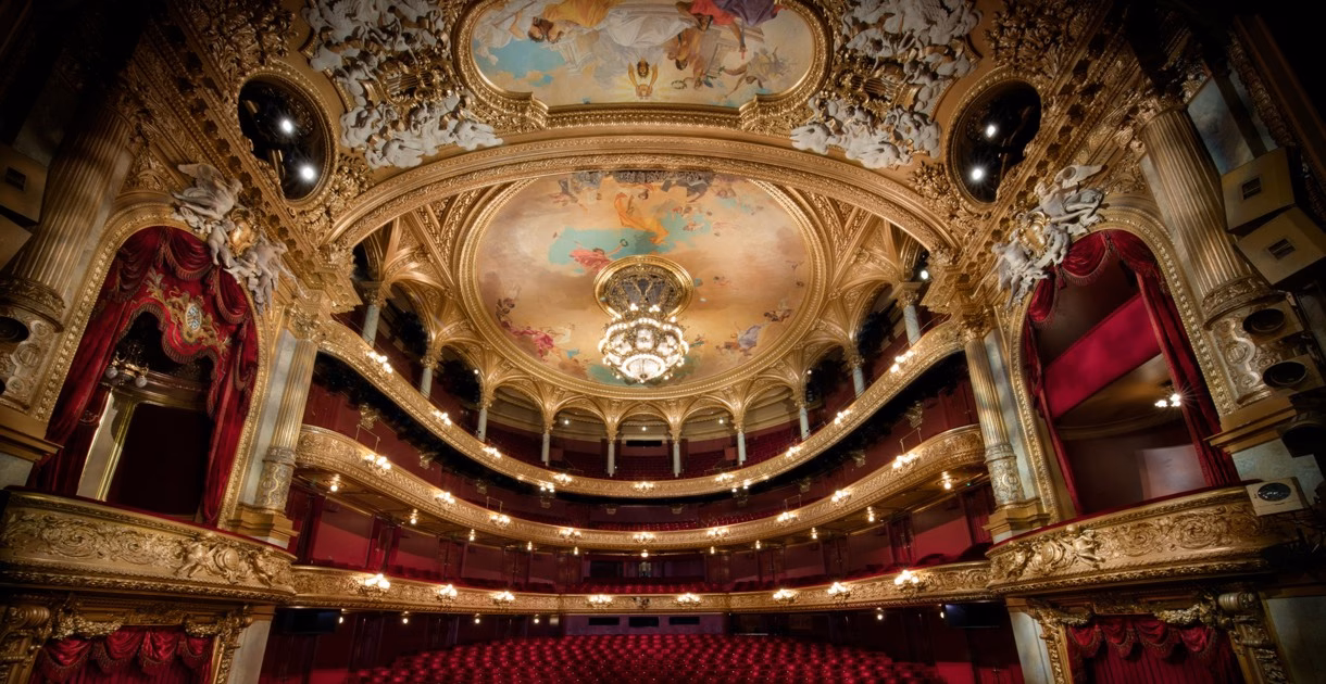 What time does the Royal Swedish Opera perform in vitabergsparken?