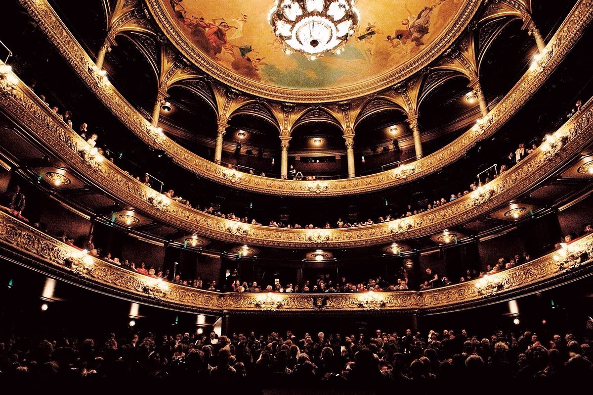 What time does the Royal Swedish Opera perform in vitabergsparken?