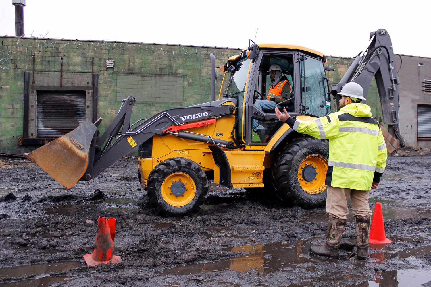 What is the difference between equipment and machine?