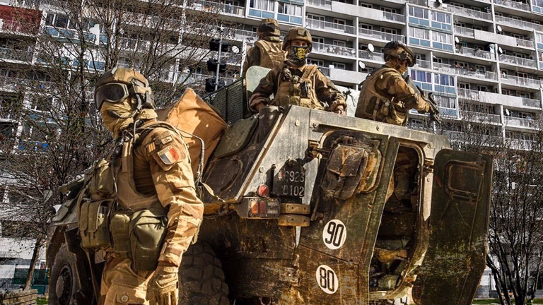 Combien de militaires sont recrutés pour l'opération ronces ?