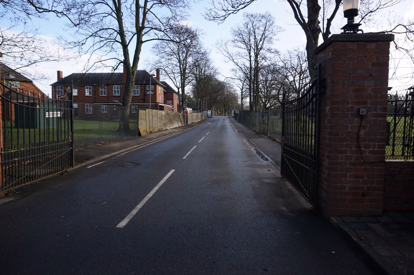 How many medical squadron are there in the close support medical regiment?