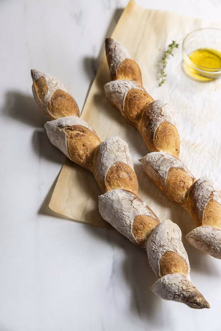 What does a pain d'epi look like?