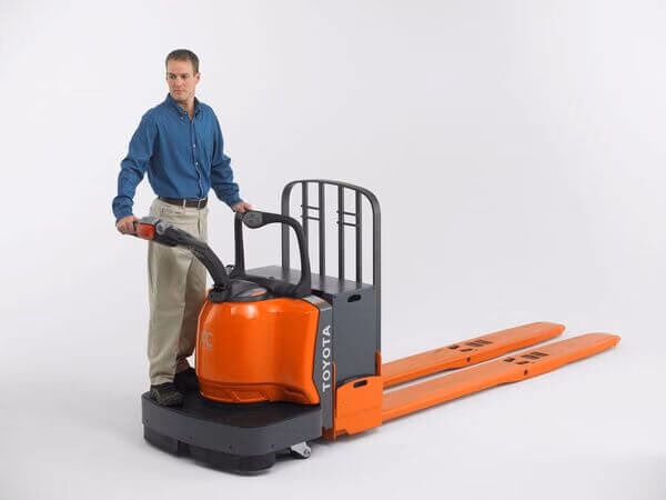 How does a telescopic pallet lifter work?