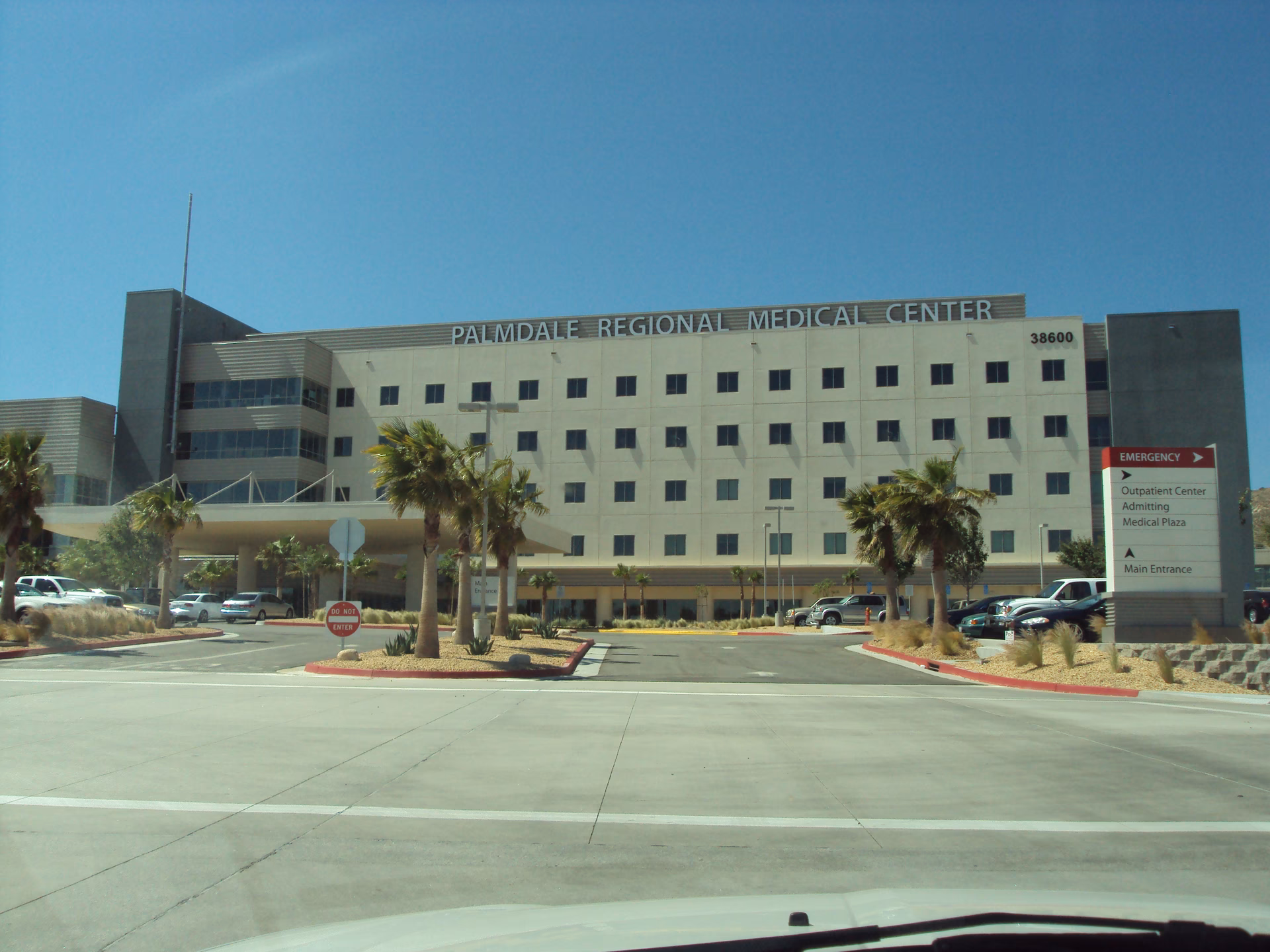 Where is Palmdale Regional Medical Center located?