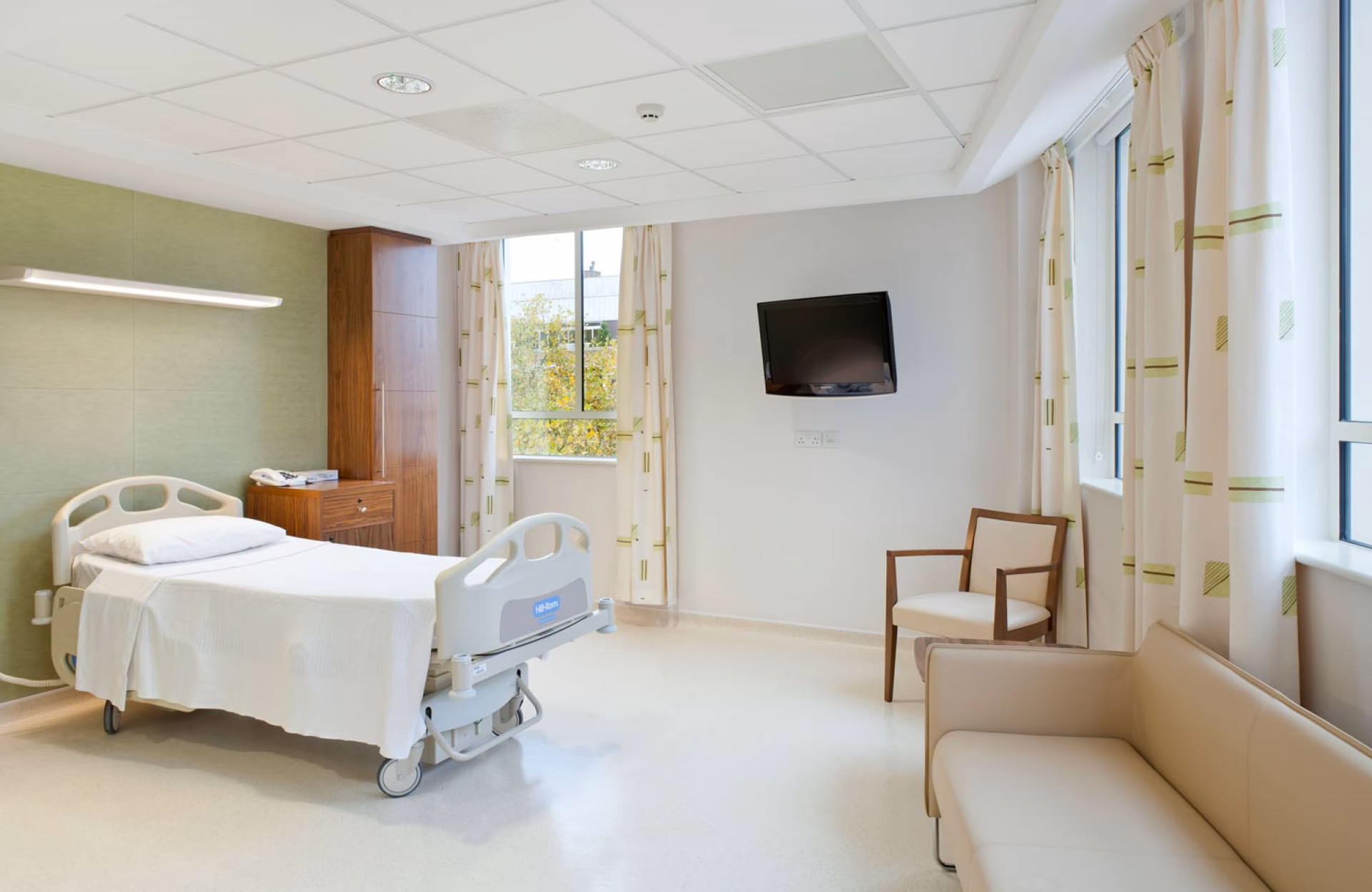 What is the Centre hospitalier Princesse Grace (CHPG)?