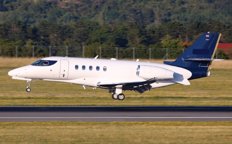Which private jet operators have the most flight hours?