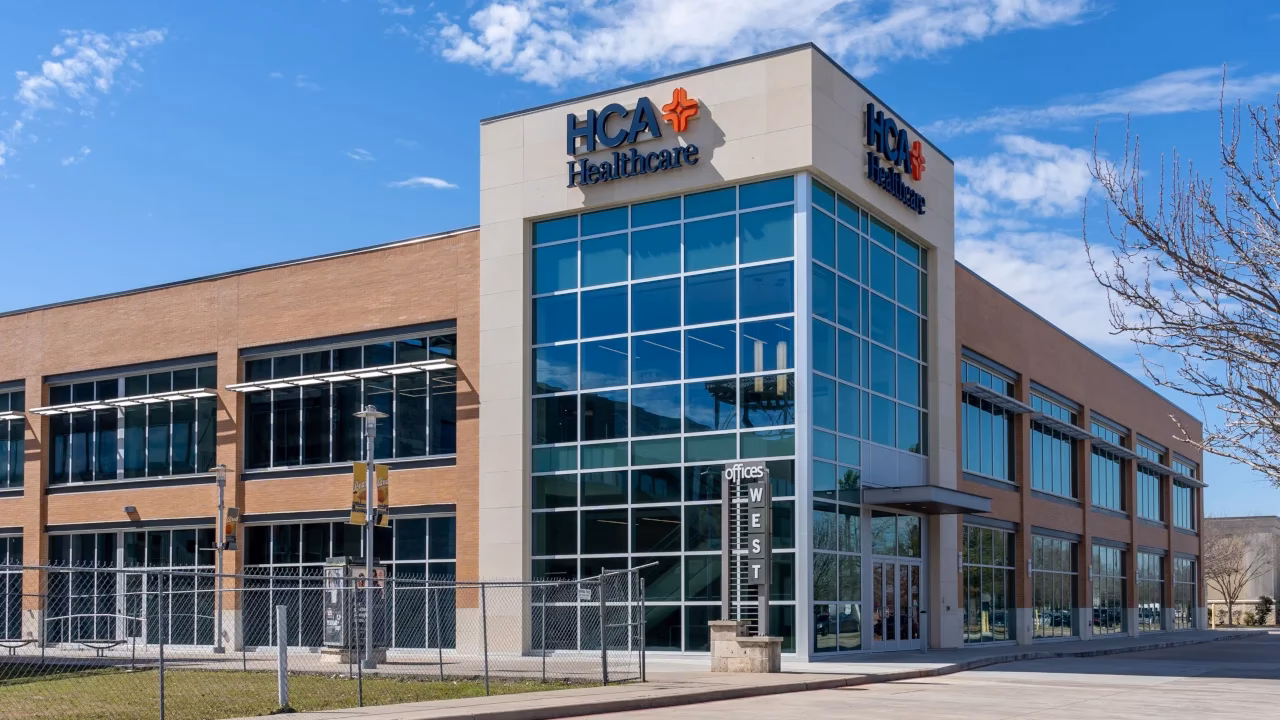 How many counties in the United States have no hospitals?