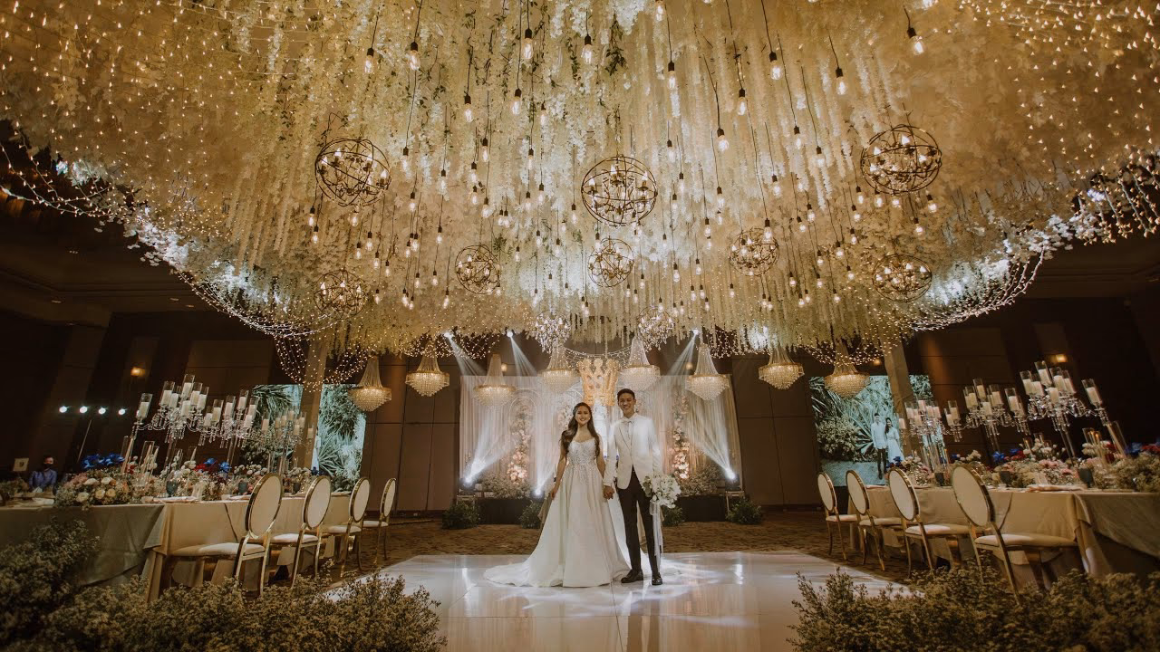 Does Radisson Blu Cebu have free breakfast?