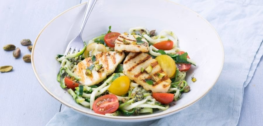 How do you make halloumi patty with breadcrumbs?