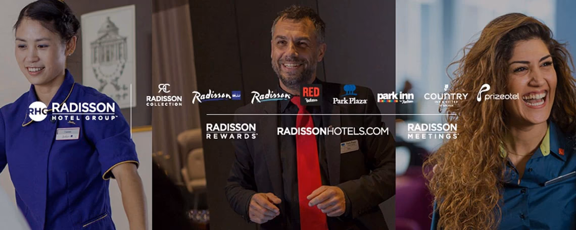 What are the working hours for a front of house receptionist?