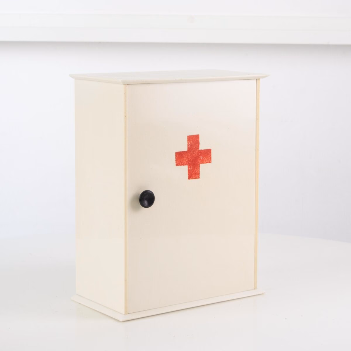 Are first aid cabinets ANSI-compliant?