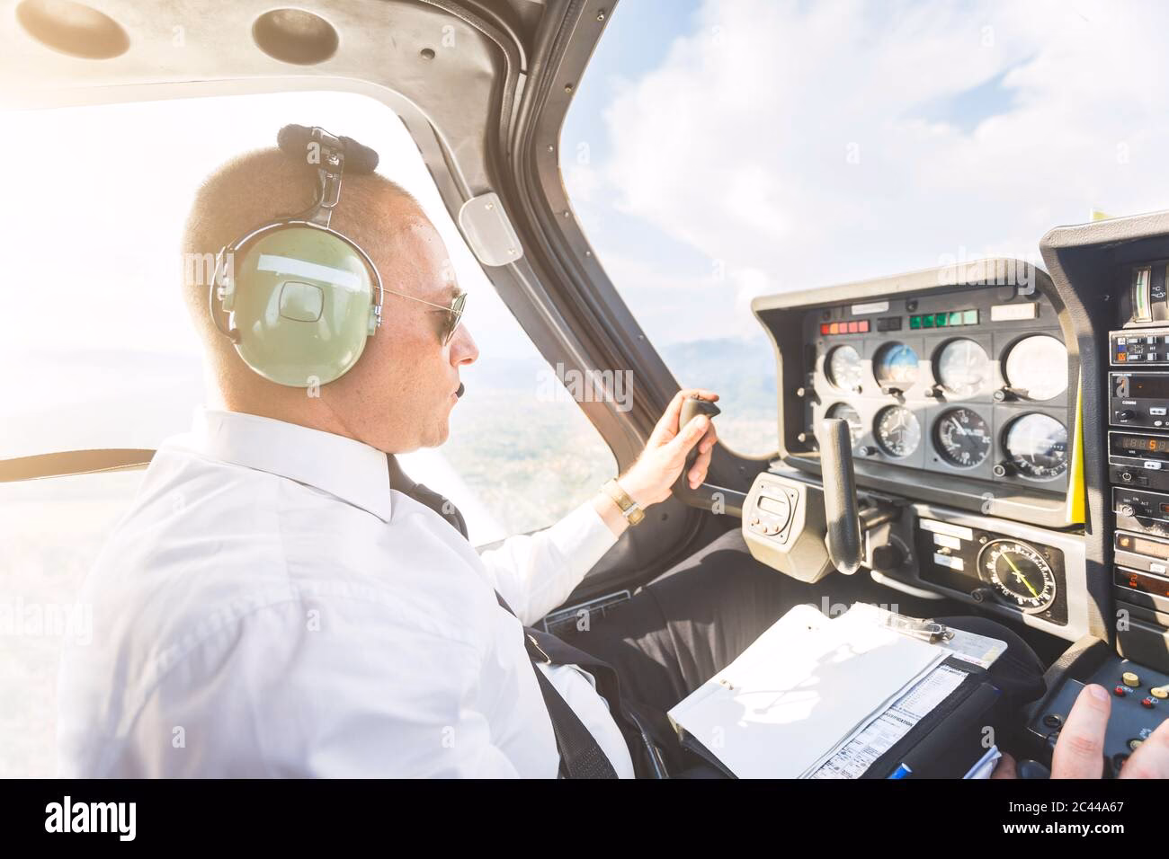 Does ev-100 wheel pilot have autopilot control head?
