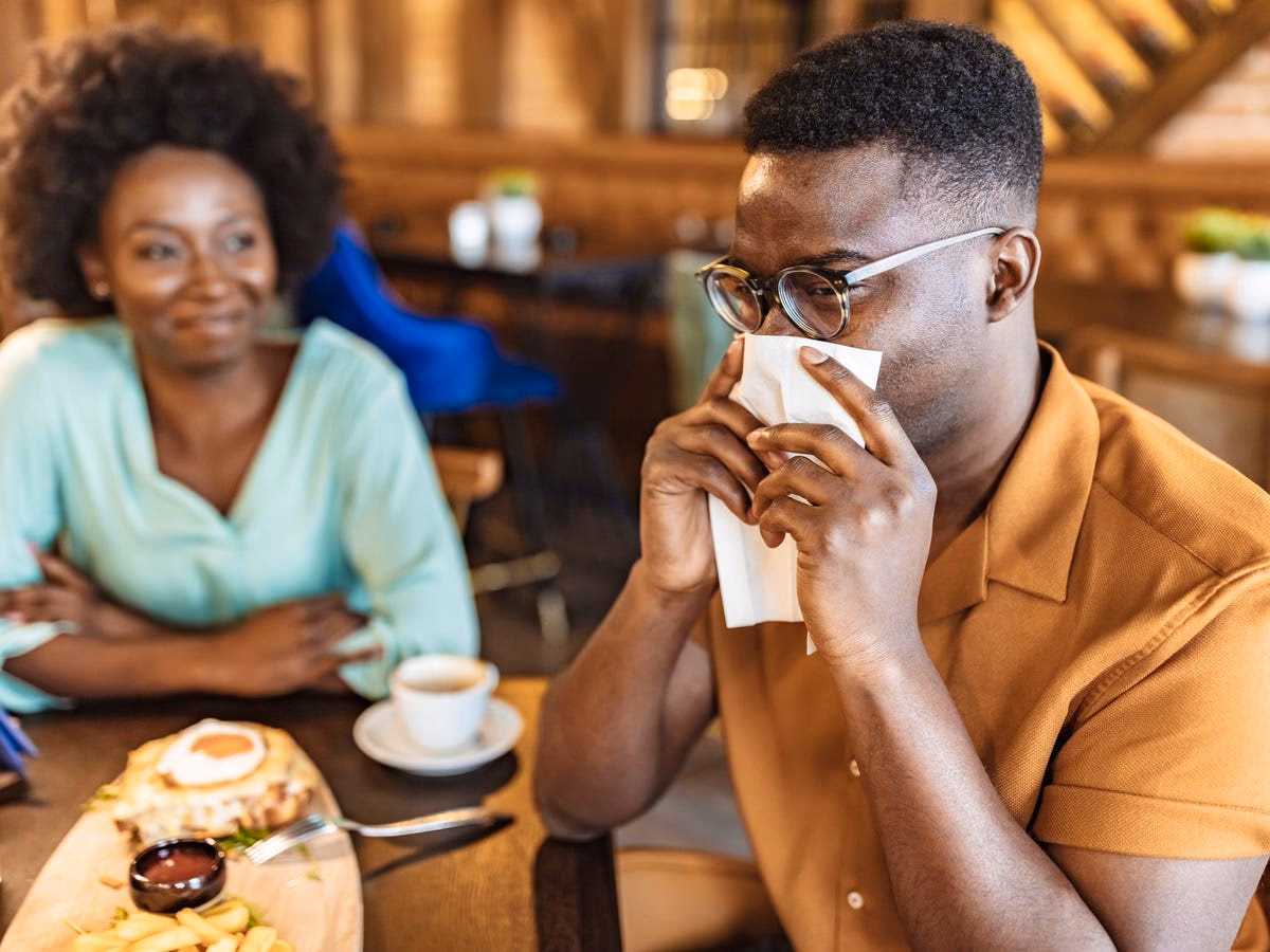 Can rhinitis cause a runny nose?