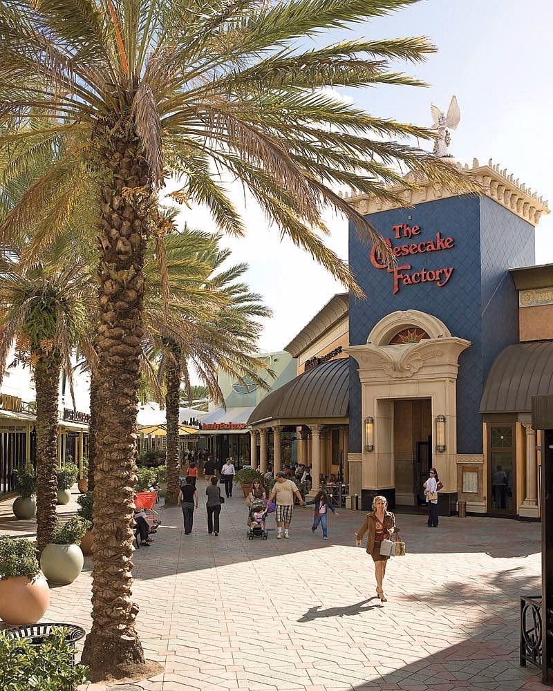 Is Sawgrass Mills Mall open on Thanksgiving?
