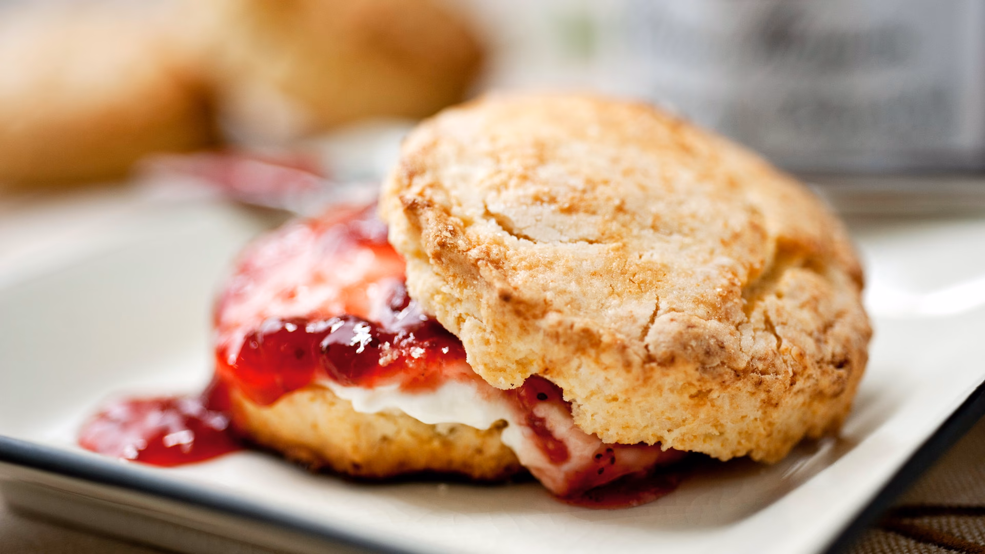 Are scones served with cream tea?