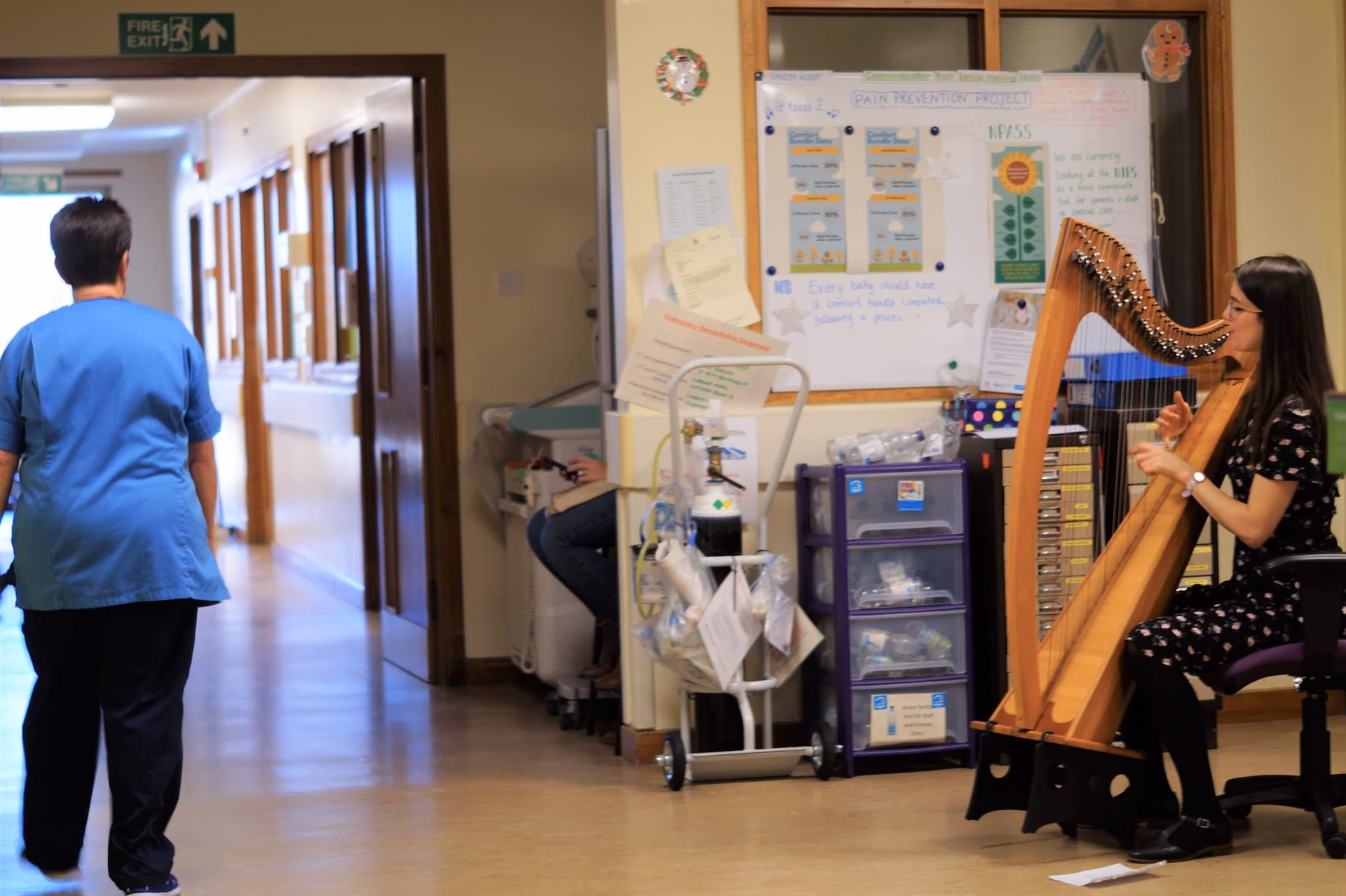 How can live music help hospitalisation?