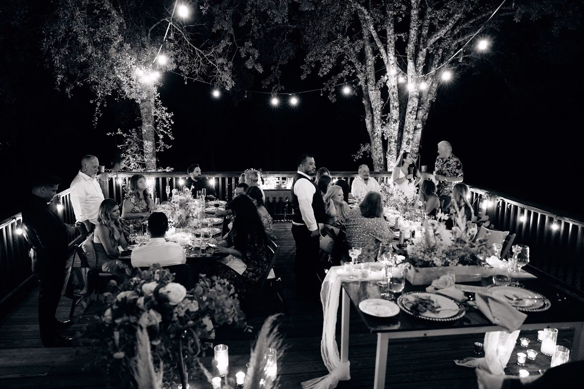 How long should you wait between a wedding ceremony and reception?