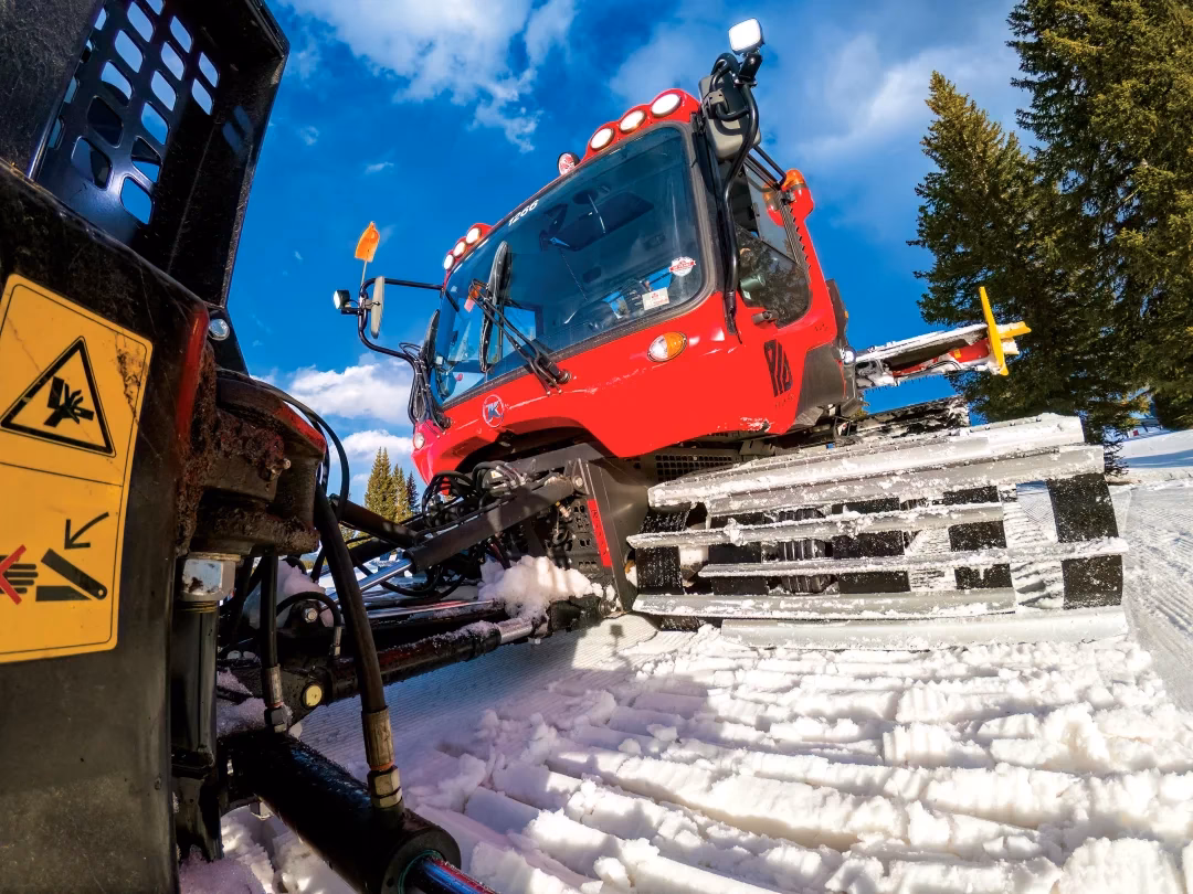 What is a snowcat training course?