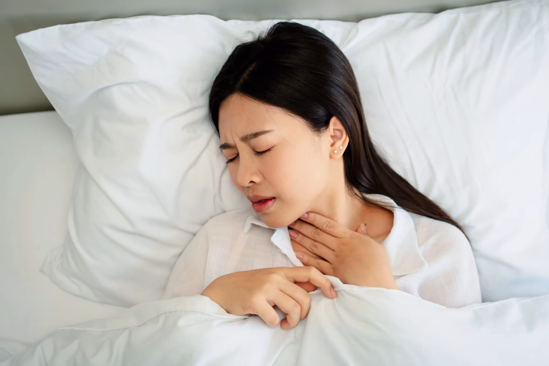 Why does a sore throat feel worse at night?