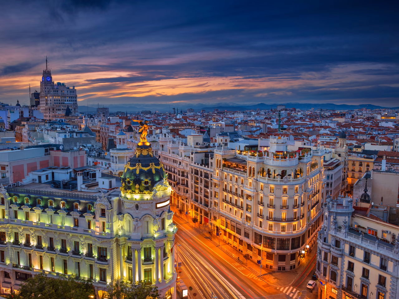 What is the time format in Spain?