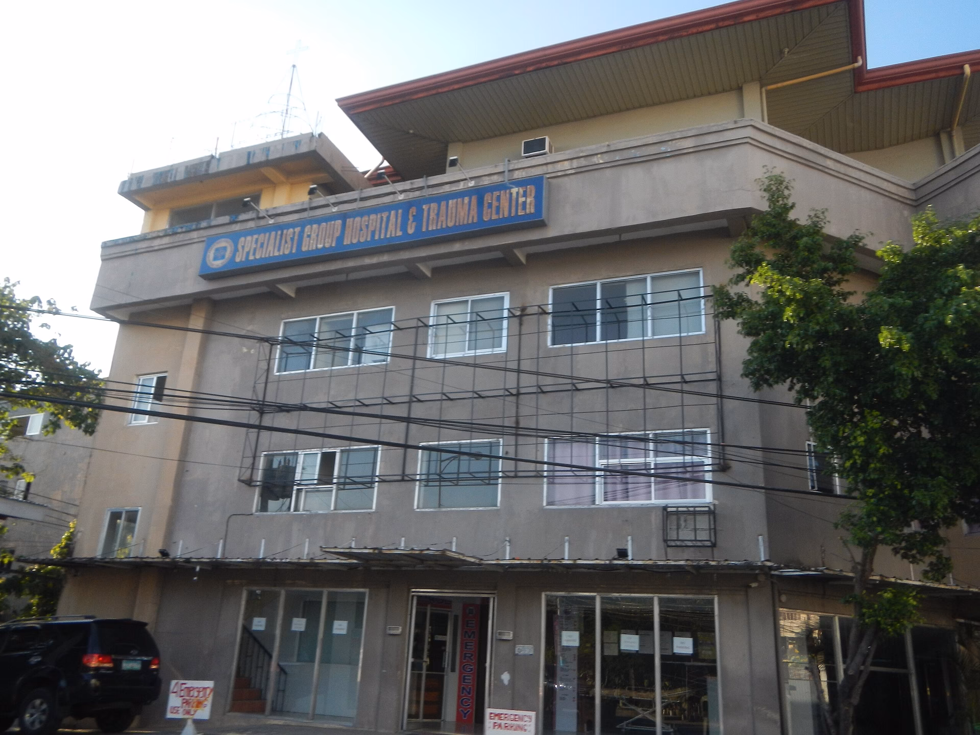 What is a specialist trauma centre?