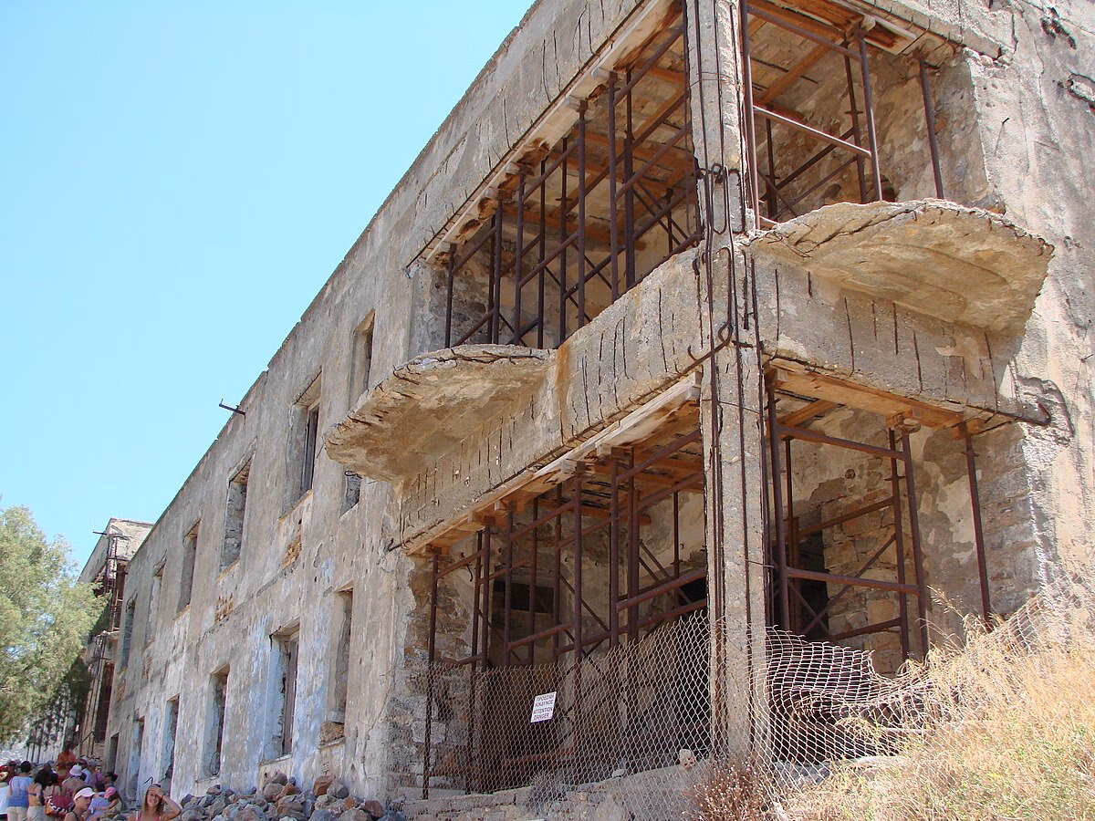 Where is Spinalonga located?