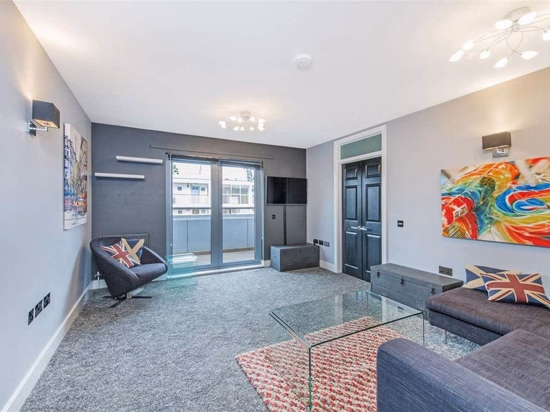 Where can I book a room at St Thomas'?